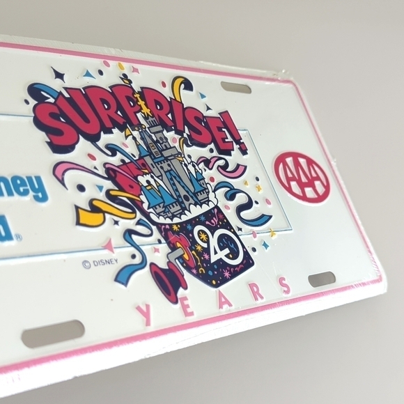 Walt Disney World '91 Vintage 20 Years Anniversary Surprise License Plate White - Picture 6 of 8